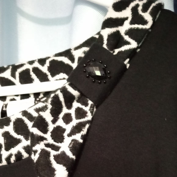 🌠 #59 Alfred Dunner Black Animal Print Embellished Knit Top - Picture 3 of 6